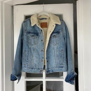 Levi's Sherpa Trimmed Denim Trucker Jacket S